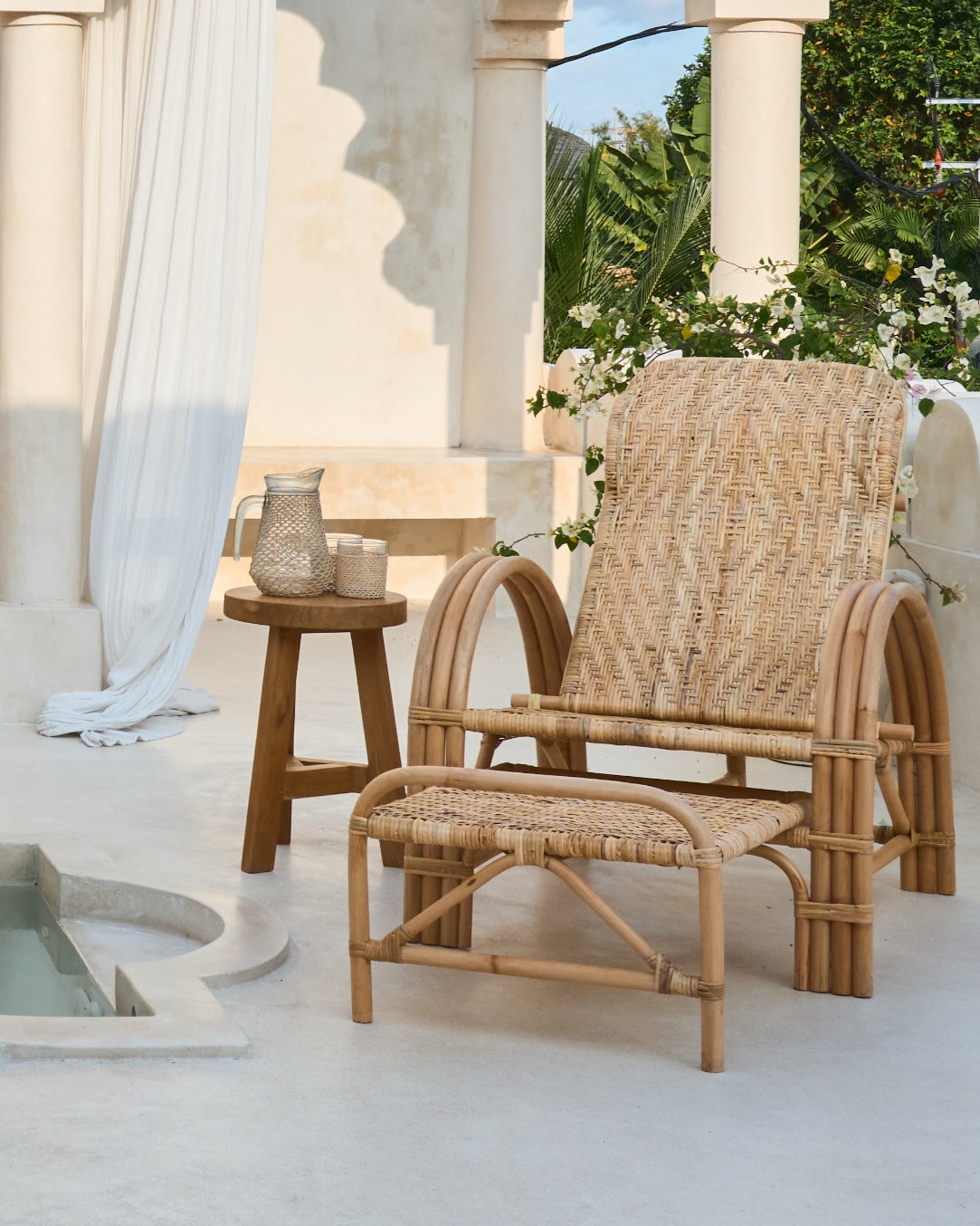 Santai Rattan Relax Sun Lounger with slide-out foot stool