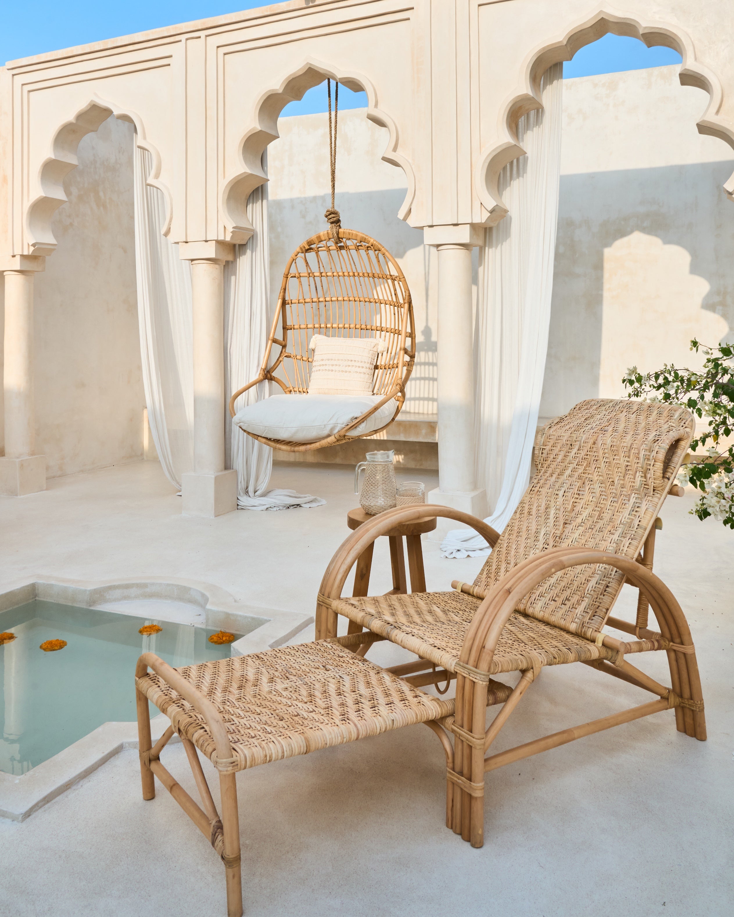Santai Rattan Relax Sun Lounger with slide-out foot stool