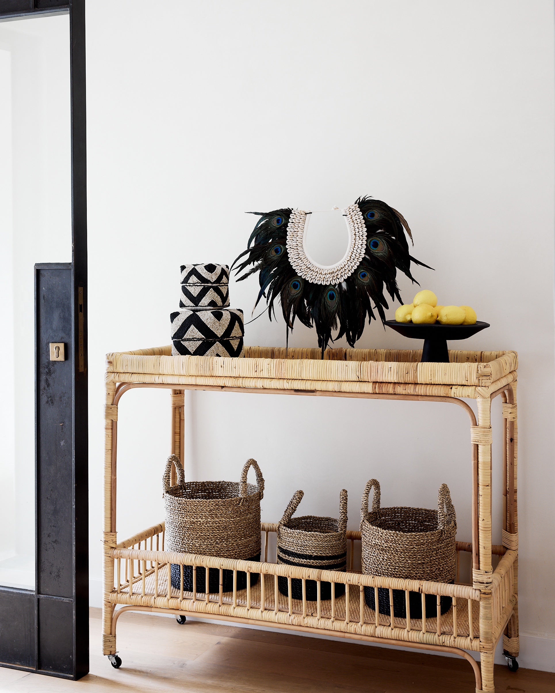 Black Peacock Feather Shell Necklace & Stand