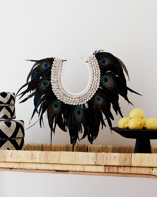 Black Peacock Feather Shell Necklace & Stand