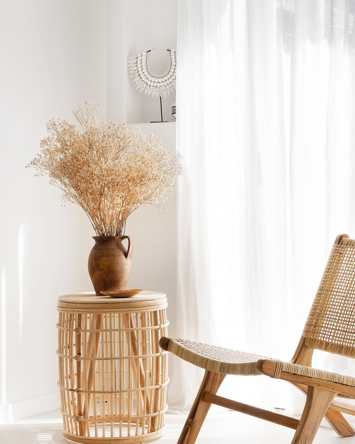 White Feather Shell Necklace & Stand