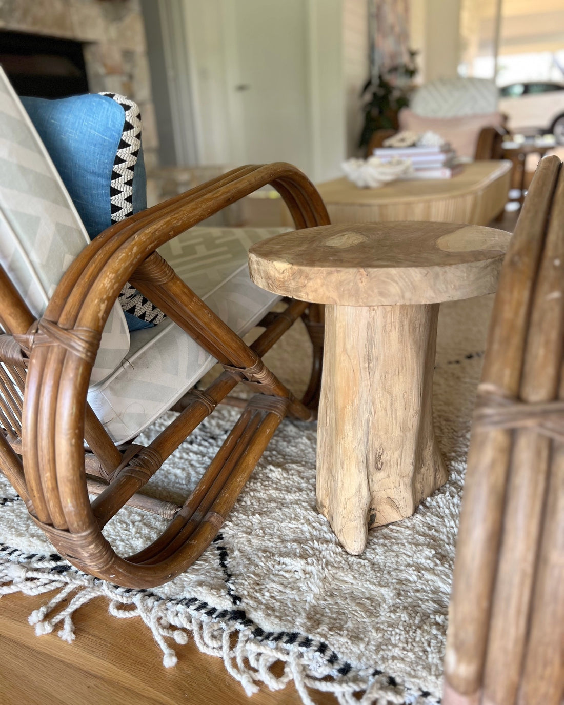 Akar Teak Root Bas Table