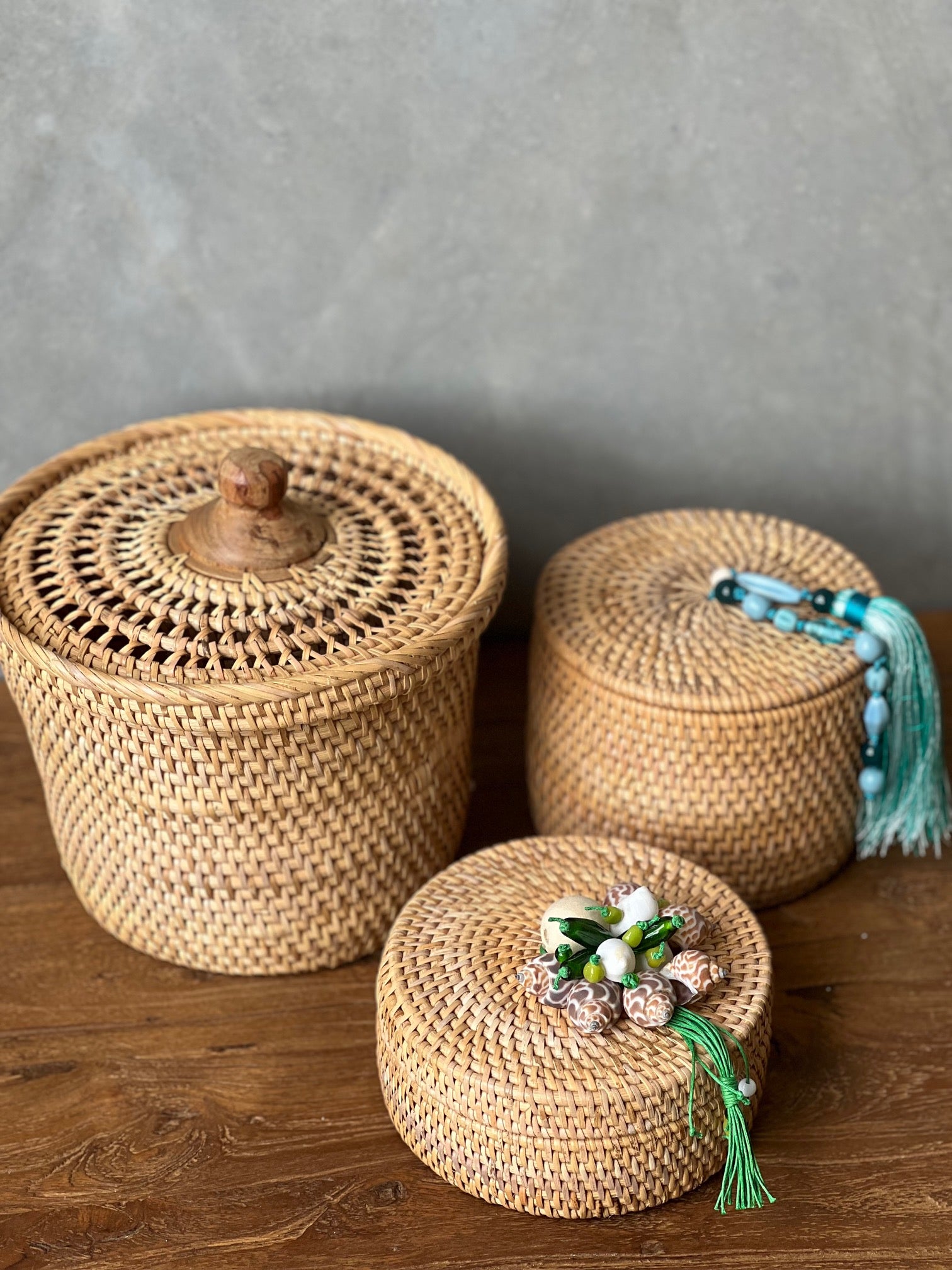 Round Tall Rattan Bowl Box with design lid
