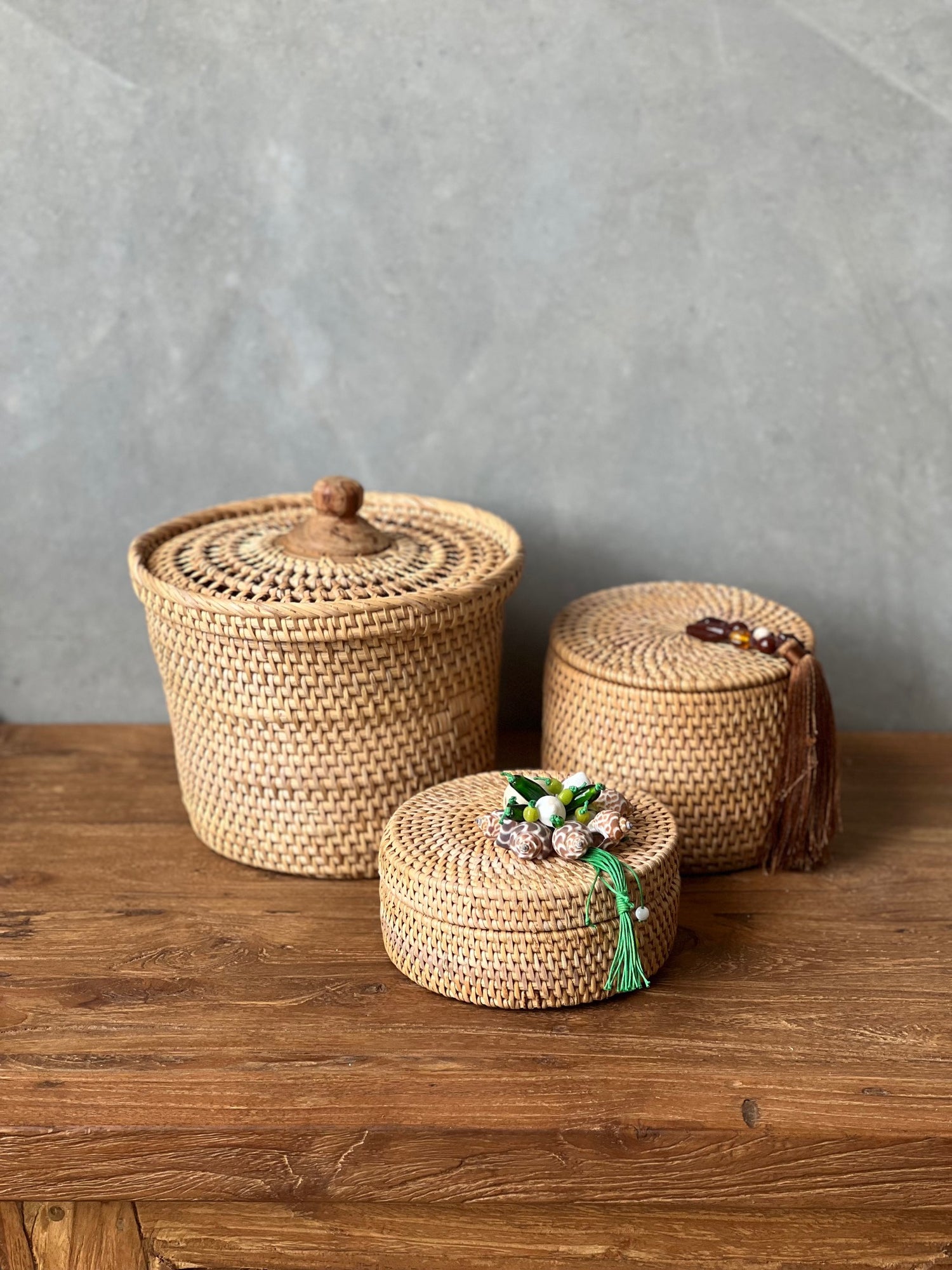 Round Tall Rattan Bowl Box with design lid