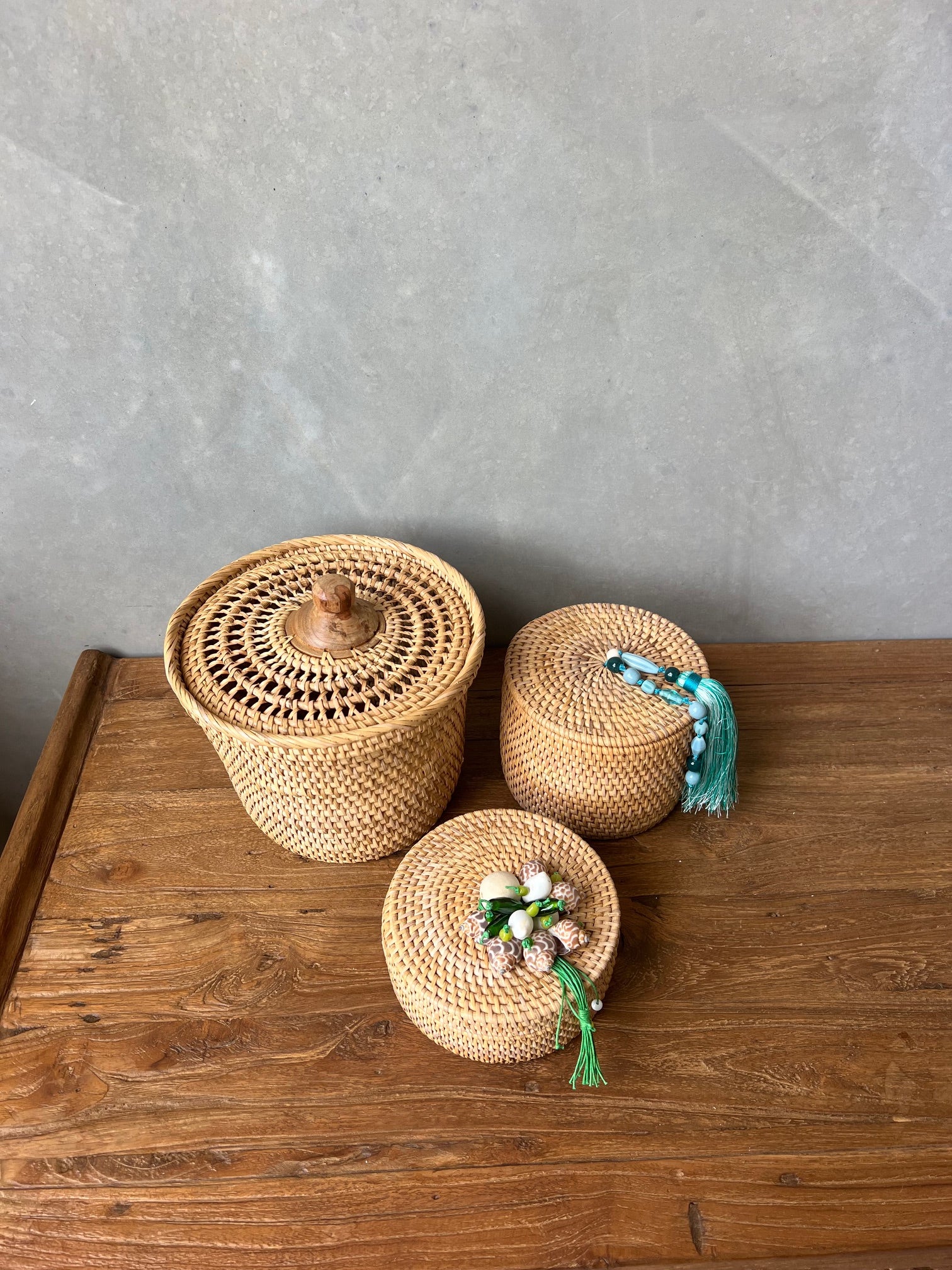 Round Tall Rattan Bowl Box with design lid