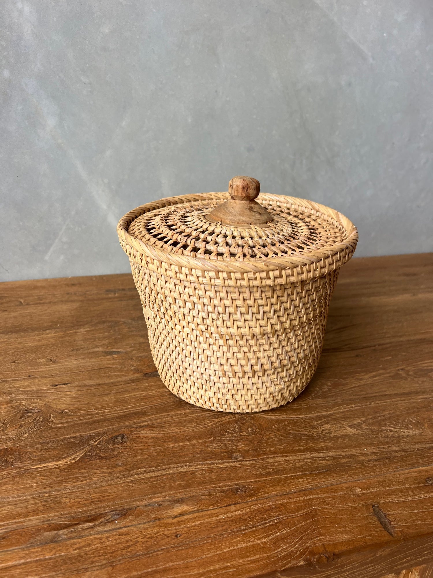 Round Tall Rattan Bowl Box with design lid