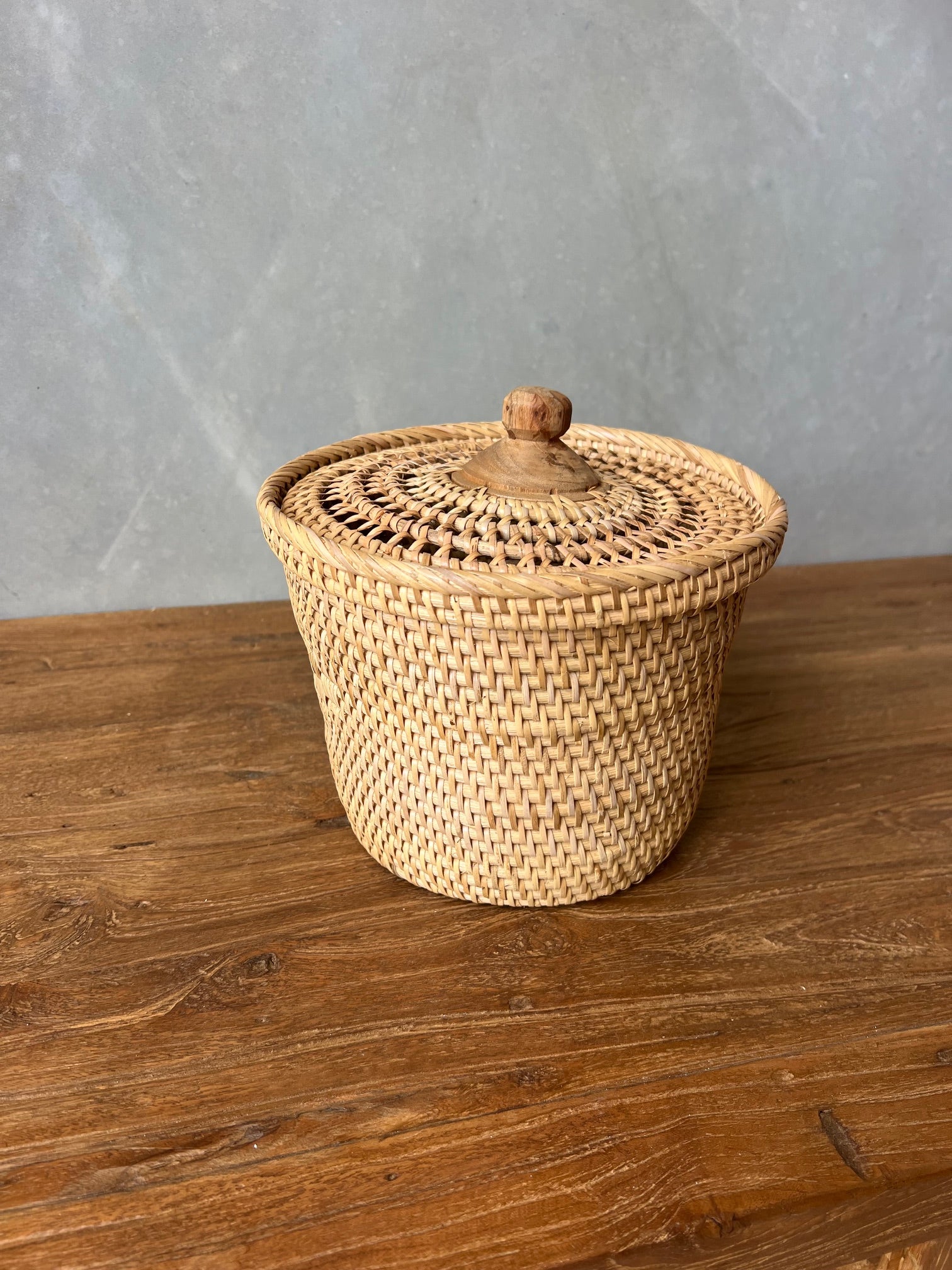 Round Tall Rattan Bowl Box with design lid