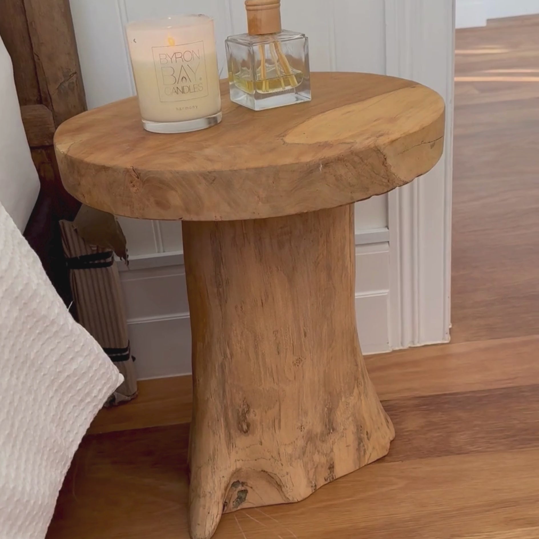 Akar Teak Root Bas Table